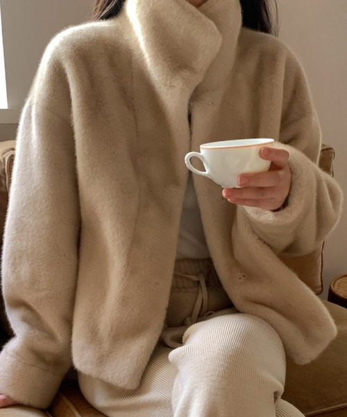 emi+（エミプラス）の「ショート丈スタンドカラーﾌｧ‐ブルゾン（ブルゾン・レディース・ブラック/ベージュ・FREE）」の10枚目の写真