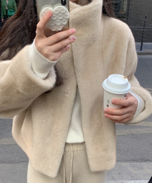 emi+（エミプラス）の「ショート丈スタンドカラーﾌｧ‐ブルゾン（ブルゾン・レディース・ブラック/ベージュ・FREE）」の13枚目の写真