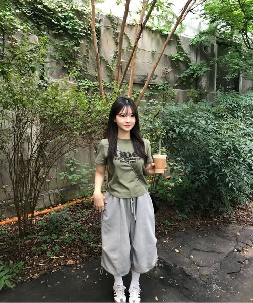 AMESWORLDWIDE(アメスワールドワイド)の「ROUND HEM CROP TEE KHAKI(Tシャツ/カットソー・レディース・その他・FREE)」の13枚目の写真