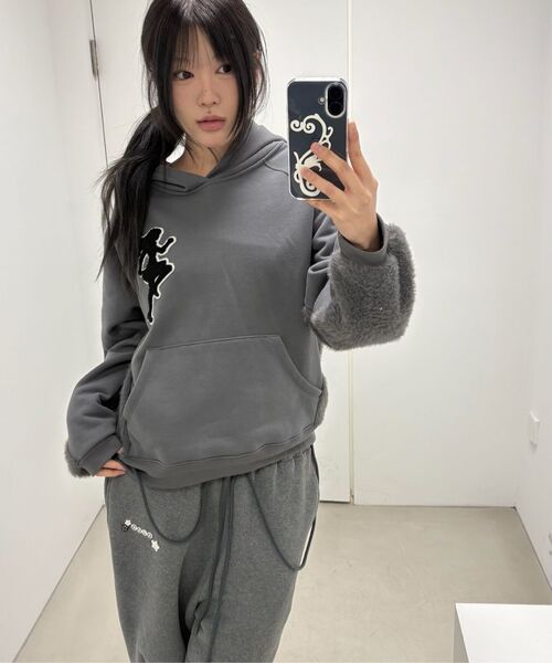 OJOS(オホス)の「Side Fur Trim Sweatpants / Charcoal(スウェットパンツ・レディース・その他・1/2/3)」の5枚目の写真