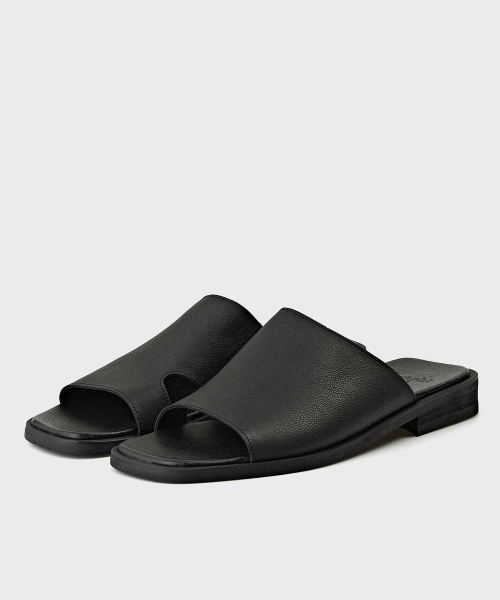 JOSEPHT（ジョセフ）の「TROY BLACK [VIBRAM]（サンダル・レディース・その他・25cm/24cm/26cm/27cm/28cm）」の2枚目の写真
