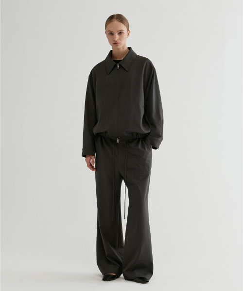 FROMWHERE(フロムウェア)の「Elastic Hem Zip-Up Bomber Jacket Charcoal Gray(ブルゾン・レディース・その他・FREE)」の3枚目の写真