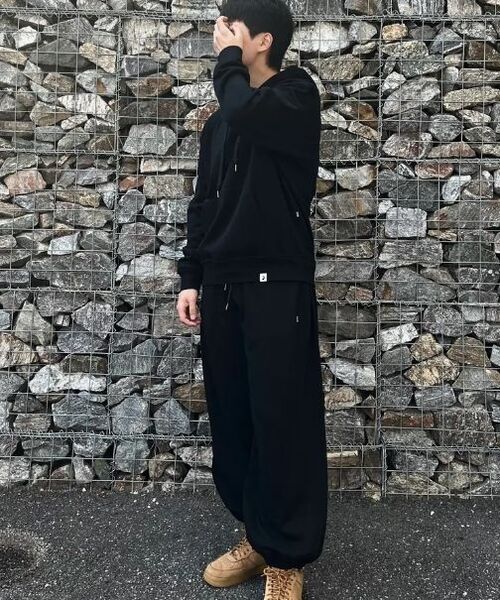 AOG PROJECT(エイオージープロジェクト)の「エッセンシャルフードパーカー(ブラック)(パーカー・メンズ・ブラック・LARGE/X-LARGE)」の2枚目の写真