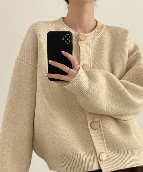Beststore(ベストストア)の「クルーネックボタンカーディガン 長袖 レディース(カーディガン/ボレロ・レディース・ライトベージュ/オフホワイト/レッド/ライトグレー・FREE)」の3枚目の写真