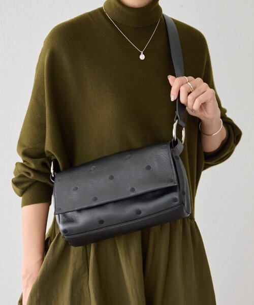 BEARDSLEY ビアズリー 牛革 ボディバッグ ドット ショルダー レザー BEARDSLEY（ビアズリー）の「ドットボディバッグ（ショルダーバッグ