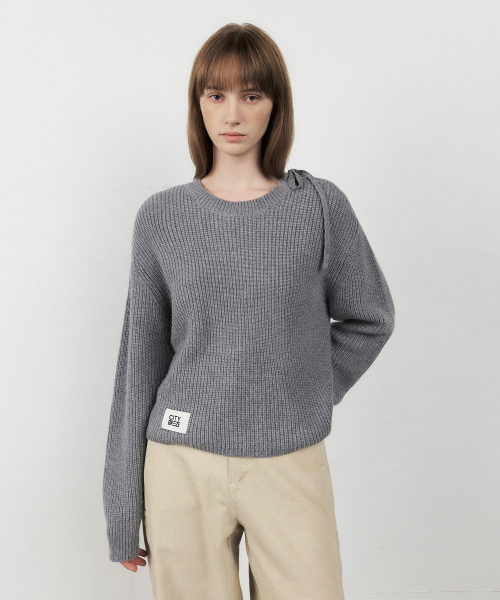 CITYBREEZE(シティブリーズ)の「カシミヤショルダー レースアップニット_MELANGE GREY(ニット/セーター・レディース・グレー・FREE)」の1枚目の写真