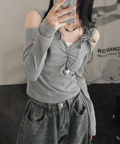 LADY LIKE(レディライク)の「【春夏新作】ショルダーリボン肩見せトップス(Tシャツ/カットソー・レディース・グレー・M)」の3枚目の写真