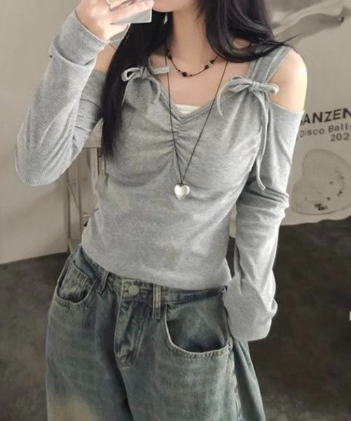 LADY LIKE(レディライク)の「【春夏新作】ショルダーリボン肩見せトップス(Tシャツ/カットソー・レディース・グレー・M)」の4枚目の写真