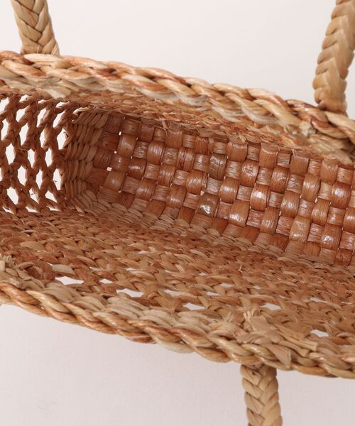 LILA&FLEUR（リラアンドフルール）の「Water Hyacints Bias Basket/ S（かごバッグ・レディース・ナチュラル・SMALL）」の5枚目の写真