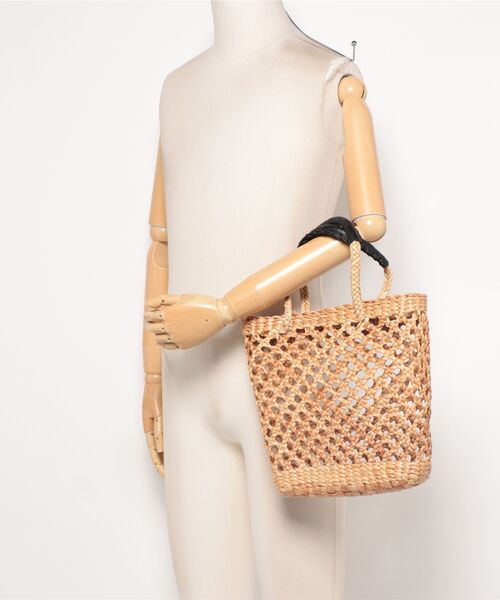 LILA&FLEUR（リラアンドフルール）の「Water Hyacints Bias Basket/ S（かごバッグ・レディース・ナチュラル・SMALL）」の6枚目の写真