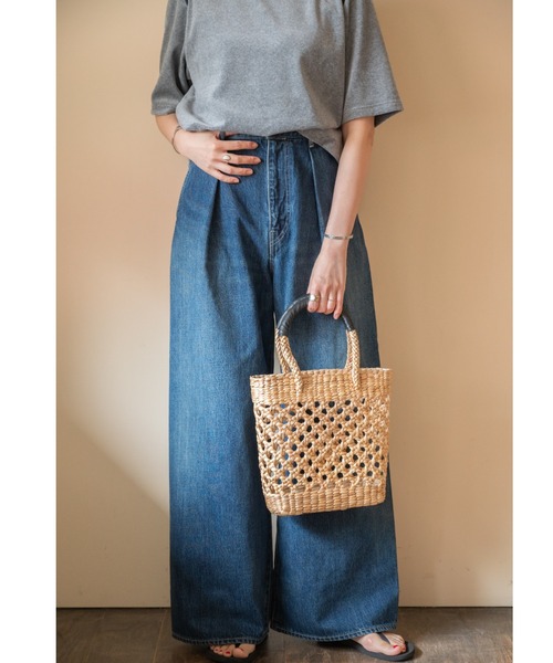 LILA&FLEUR（リラアンドフルール）の「Water Hyacints Bias Basket/ S（かごバッグ・レディース・ナチュラル・SMALL）」の2枚目の写真