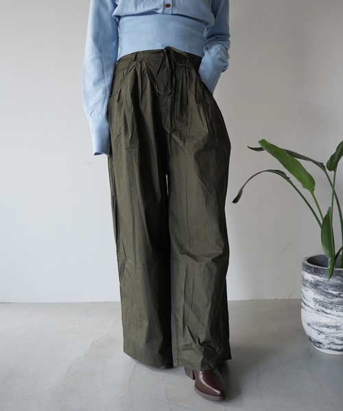 SANSeLF（サンセルフ）の「【SANSeLF】フロントリボンタックパンツ saw25a080（その他パンツ・レディース・カーキ/ブラック・FREE）」の2枚目の写真