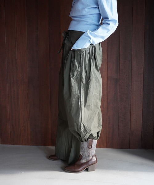 SANSeLF（サンセルフ）の「【SANSeLF】フロントリボンタックパンツ saw25a080（その他パンツ・レディース・カーキ/ブラック・FREE）」の17枚目の写真