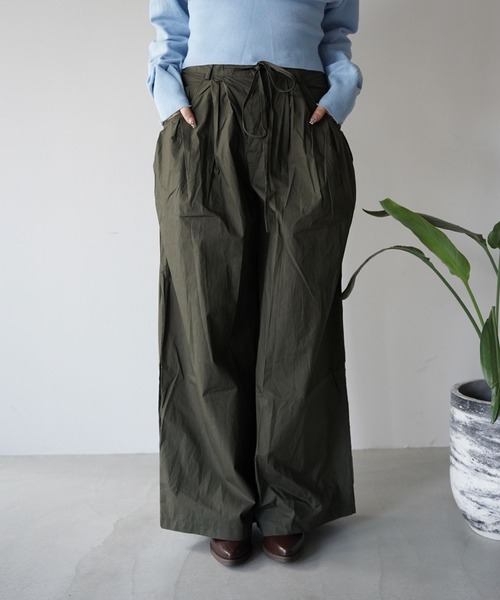 SANSeLF（サンセルフ）の「【SANSeLF】フロントリボンタックパンツ saw25a080（その他パンツ・レディース・カーキ/ブラック・FREE）」の3枚目の写真