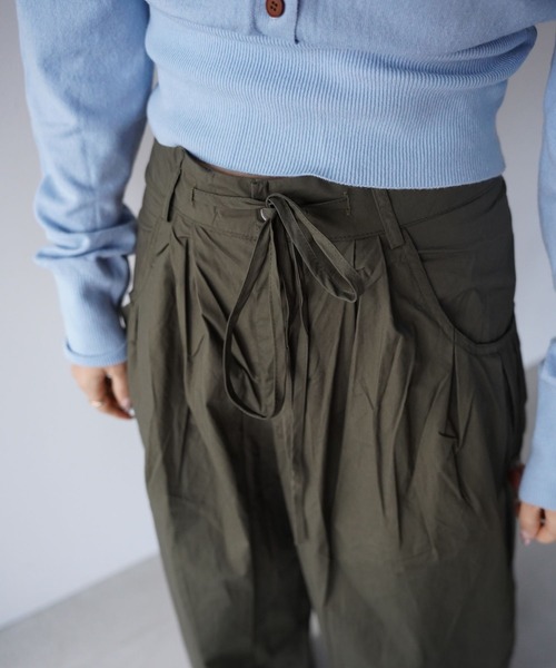 SANSeLF（サンセルフ）の「【SANSeLF】フロントリボンタックパンツ saw25a080（その他パンツ・レディース・カーキ/ブラック・FREE）」の6枚目の写真