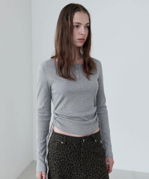 ROLAROLA(ロラロラ)の「SIDE STRING T-SHIRT GRAY(Tシャツ/カットソー・レディース・グレー・FREE)」の2枚目の写真