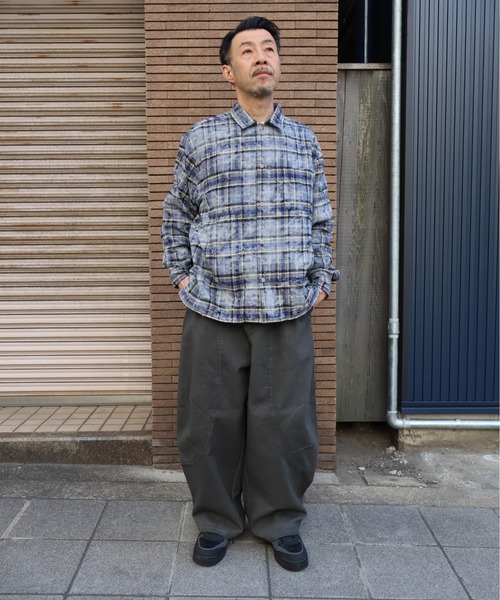 many men many mind(メニーメンメニーマインド)の「MANYMENMANYMINDS / ダメージチェック/L/Sワークシャツ(シャツ/ブラウス・メンズ・レッド/ネイビー/グリーン・X-LARGE/LARGE/MEDIUM)」の16枚目の写真