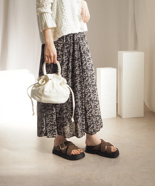 minia（ミニア）の「こなれ感抜群[ゴールドバックルのダブルクロスリラクシーサンダル]（サンダル・レディース・カーキ/ブラック/シルバー・L/M/S）」の13枚目の写真