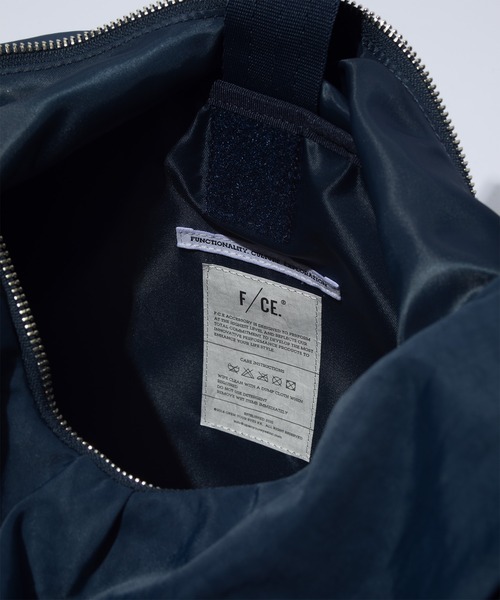 F/CE. (エフシーイー)の「F/CE. TEXTURED TWILL SHOULDER TOTE / エフシーイー テクスチャードツイル ショルダートート(ショルダーバッグ・メンズ・ブラック/ネイビー・FREE)」の11枚目の写真