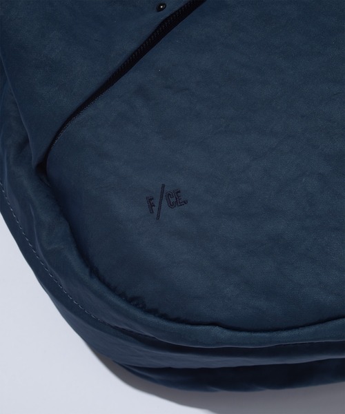 F/CE. (エフシーイー)の「F/CE. TEXTURED TWILL SHOULDER TOTE / エフシーイー テクスチャードツイル ショルダートート(ショルダーバッグ・メンズ・ブラック/ネイビー・FREE)」の14枚目の写真