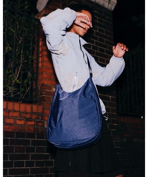 F/CE. (エフシーイー)の「F/CE. TEXTURED TWILL SHOULDER TOTE / エフシーイー テクスチャードツイル ショルダートート(ショルダーバッグ・メンズ・ブラック/ネイビー・FREE)」の18枚目の写真