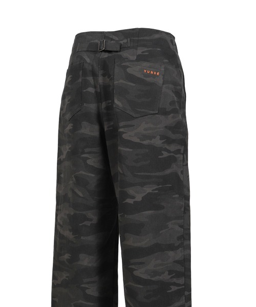 YUNSE（ユンセ）の「VERTICAL PANTS（その他パンツ・レディース・ブラック/グリーン系カモフラージュ・2/1）」の10枚目の写真