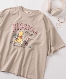 Disney（ディズニー）の「【71】【Disney/ディズニー】ミッキーマウス/ズートピア/ベイマックス/スティッチ/くまのプーさん ワイド プリントTシャツ/刺繍/バックプリント/レディース（S）（Tシャツ/カットソー）」