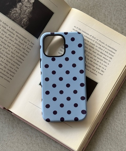 SANSeLF(サンセルフ)の「【SANSeLF】レトロポルカドットスマホケース iPhoneカバー アイフォンケース sac26s001(スマホケース/カバー・レディース・ブラック/ブルー/ボルドー・iPhone 16/iPhone 15/iPhone 17)」の2枚目の写真