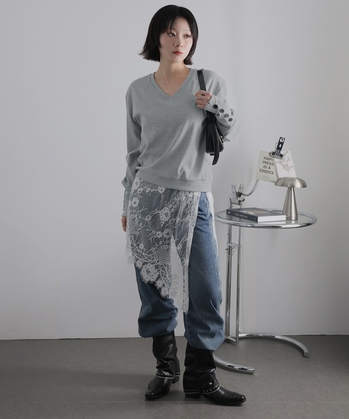Ulysses(ユリシス)の「ロングリブスリーブVネックトップス(Tシャツ/カットソー・レディース・ネイビー/グレー・F)」の7枚目の写真