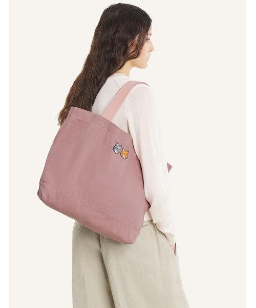 Maison Kitsune(メゾンキツネ)の「DOUBLE FOX HEAD FADED TOTE(トートバッグ・レディース・スモークピンク・U)」の5枚目の写真