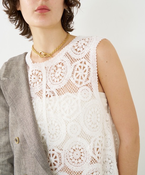 qualite（カリテ）の「【前後2WAY仕様】スカラップレース2WAYブラウス/春服/夏服/レース/ベスト（ベスト・レディース・ブラック/オフホワイト・フリー）」の4枚目の写真