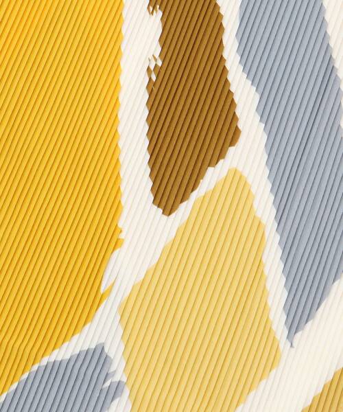 le.coeur blanc（ルクールブラン）の「ペイントブロック柄プリーツ大判スカーフ（バンダナ/スカーフ・レディース・ブラウン系その他2/イエロー系その他・FREE）」の4枚目の写真