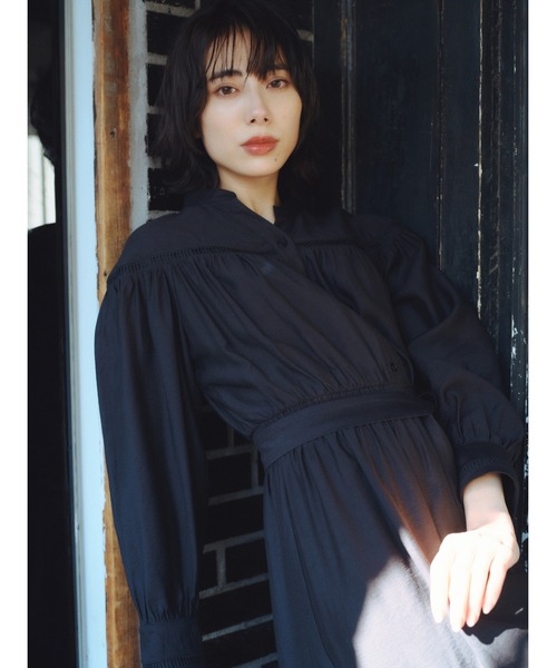 Andemiu(アンデミュウ)の「レースギャザーワンピース653171(ワンピース・レディース・ベージュ/ブラック・FREE)」の2枚目の写真