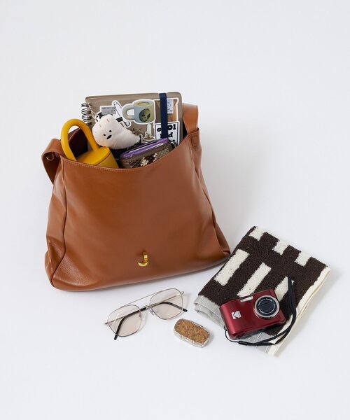 BIRTHDAY BAR(バースデイバー)の「≪ZOZOTOWN先行販売≫ターンロックワンハンドルレザートートバッグ(トートバッグ・レディース・ブラック/キャメル・0)」の3枚目の写真