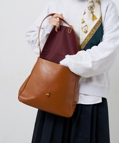 BIRTHDAY BAR(バースデイバー)の「≪ZOZOTOWN先行販売≫ターンロックワンハンドルレザートートバッグ(トートバッグ・レディース・ブラック/キャメル・0)」の9枚目の写真