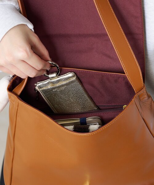 BIRTHDAY BAR(バースデイバー)の「≪ZOZOTOWN先行販売≫ターンロックワンハンドルレザートートバッグ(トートバッグ・レディース・ブラック/キャメル・0)」の11枚目の写真