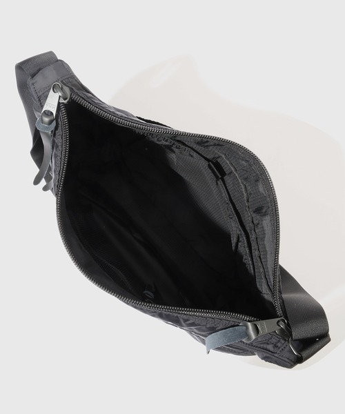 ADAM ET ROPE'（アダムエロペ）の「《別注》【GREGORY/グレゴリー】サッチェル L（ショルダーバッグ・メンズ・ブラック・FREE）」の9枚目の写真