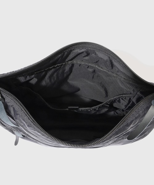 ADAM ET ROPE'（アダムエロペ）の「《別注》【GREGORY/グレゴリー】サッチェル L（ショルダーバッグ・メンズ・ブラック・FREE）」の10枚目の写真