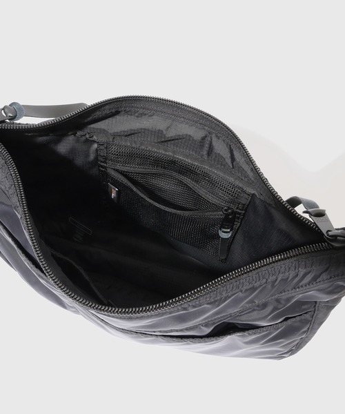 ADAM ET ROPE'（アダムエロペ）の「《別注》【GREGORY/グレゴリー】サッチェル L（ショルダーバッグ・メンズ・ブラック・FREE）」の11枚目の写真