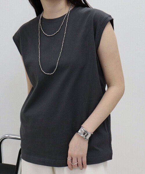 fredy emue(フレディエミュ)の「汗ジミ軽減天竺フレンチTシャツ(Tシャツ/カットソー・レディース・ライトグレー/ブラウン系その他/ベージュ系その他/チャコールグレー/オフホワイト・38)」の2枚目の写真