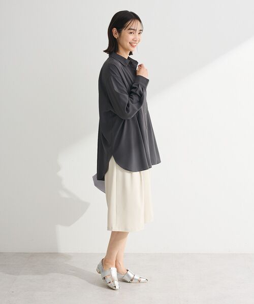 Green Parks(グリーンパークス)の「ウエストタックシャツチュニック(シャツ/ブラウス・レディース・ベージュ/チャコールグレー/アイボリー/サックスブルー・FREE)」の17枚目の写真