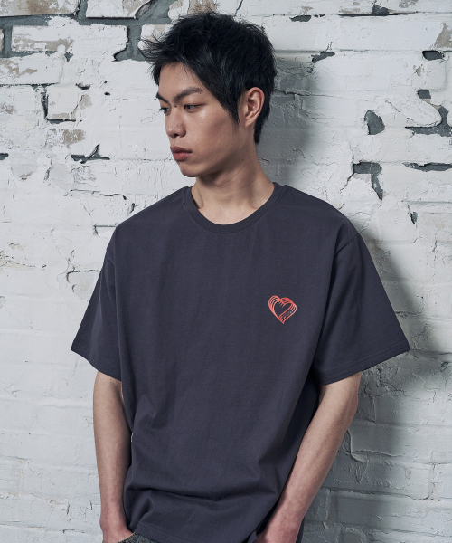PEID（ペイド）の「PDスモールハート半袖Tシャツチャコール（Tシャツ/カットソー・レディース・チャコール・2/3/4/5/6/1）」の2枚目の写真
