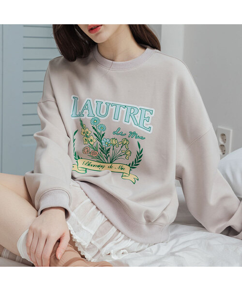 LAUTREDE MIN(ロートルドミン)の「Lautre Blooming Navy Sweatshirts(スウェット・レディース・ライトイエロー/ネイビー/ライトグレー・FREE)」の2枚目の写真