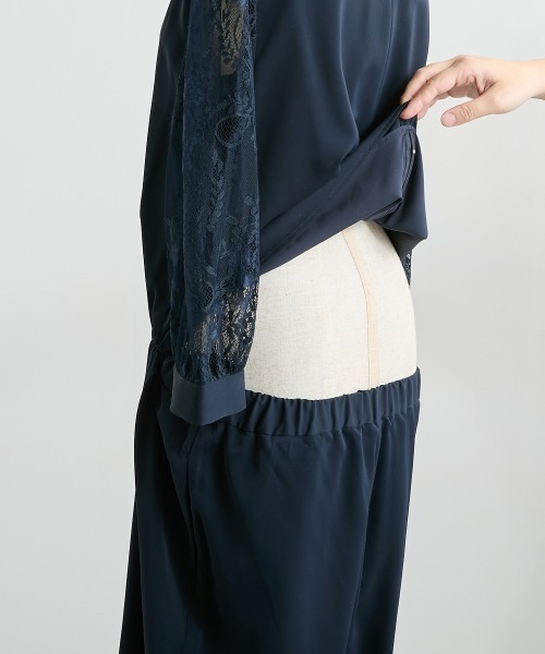 Jolie et Jolie（ジョリーエジョリー）の「カシュクールロンパース（パンツドレス・レディース・ブラック/ネイビー・5L/4L/3L/LL/L/M）」の3枚目の写真