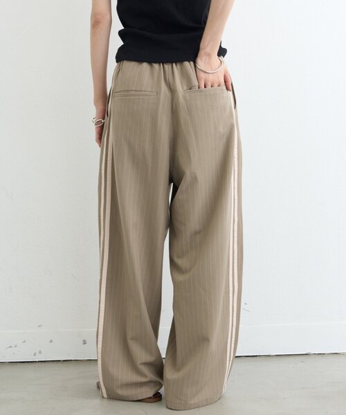 CIAOPANIC TYPY(チャオパニックティピー)の「【UNISEX】タックボリュームワイドスラックスパンツ/サイドラインスラックス(スラックス・レディース・ブラック/グレー/ネイビー/ライトグレー/ベージュ/ブラウン/チャコールグレー/モカ・SMALL/LARGE/MEDIUM)」の15枚目の写真