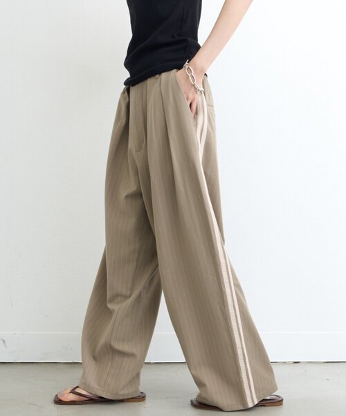 CIAOPANIC TYPY(チャオパニックティピー)の「【UNISEX】タックボリュームワイドスラックスパンツ/サイドラインスラックス(スラックス・レディース・ブラック/グレー/ネイビー/ライトグレー/ベージュ/ブラウン/チャコールグレー/モカ・SMALL/LARGE/MEDIUM)」の16枚目の写真