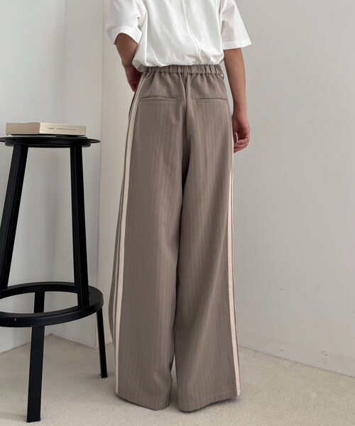 CIAOPANIC TYPY(チャオパニックティピー)の「【UNISEX】タックボリュームワイドスラックスパンツ/サイドラインスラックス(スラックス・レディース・ブラック/グレー/ネイビー/ライトグレー/ベージュ/ブラウン/チャコールグレー/モカ・SMALL/LARGE/MEDIUM)」の18枚目の写真