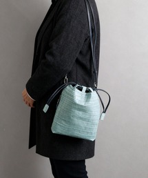 巾着」に該当するバッグ（ブルー・ネイビー/青色系・レザー・本革