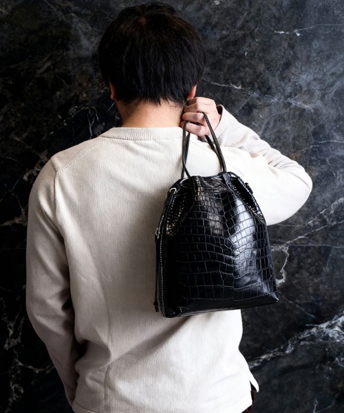 sankyo shokai(サンキョウショウカイ)の「クロコダイル 巾着バッグ 2way ミニバッグ(ショルダーバッグ・レディース・ブルー/グレイッシュベージュ/ブラック/ネイビー/アクア/ライム/レッド・FREE)」の2枚目の写真