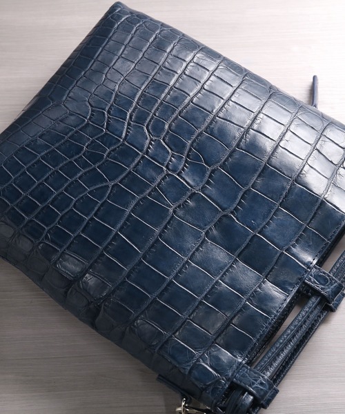 sankyo shokai(サンキョウショウカイ)の「クロコダイル 巾着バッグ 2way ミニバッグ(ショルダーバッグ・レディース・ブルー/グレイッシュベージュ/ブラック/ネイビー/アクア/ライム/レッド・FREE)」の15枚目の写真